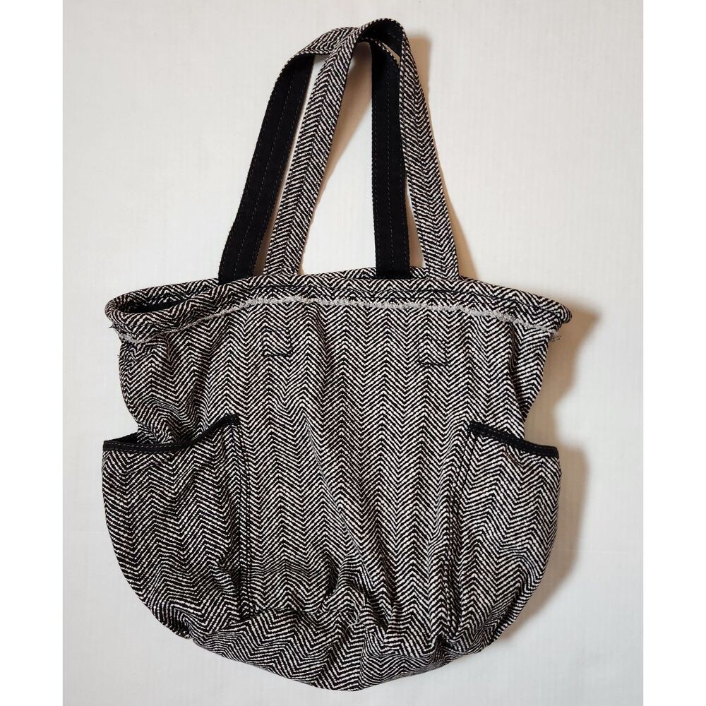 Thirty-One Tote Bag Black & White Pattern with Side Pockets